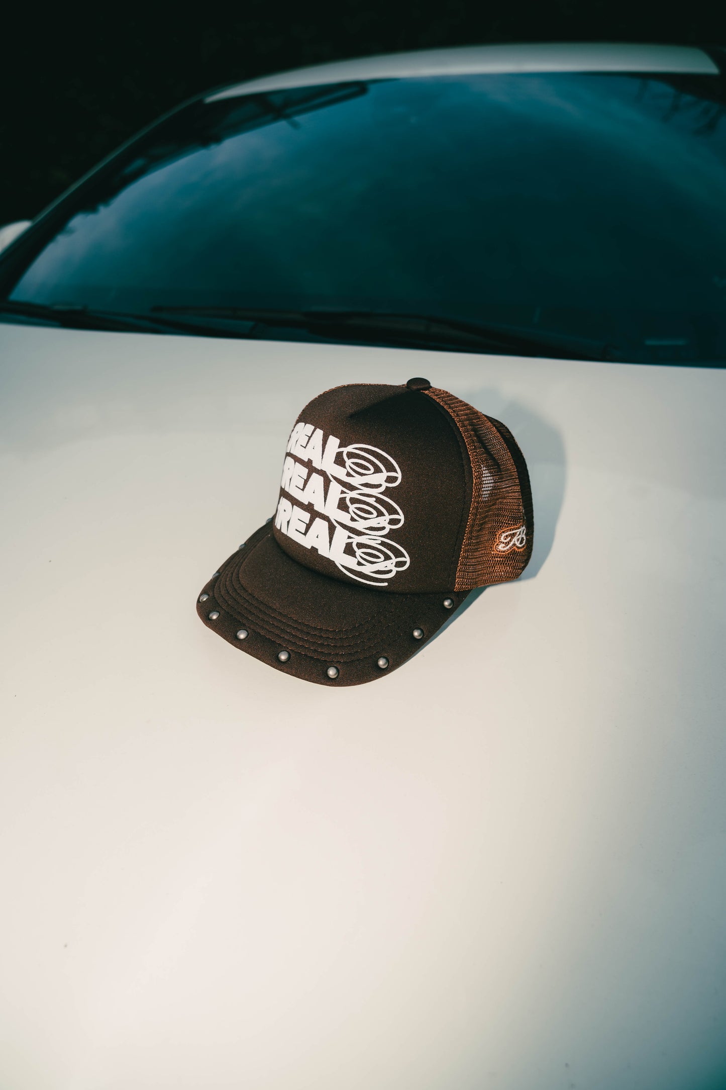Trucker Hat "Raíz Sagrada" Café Oscuro