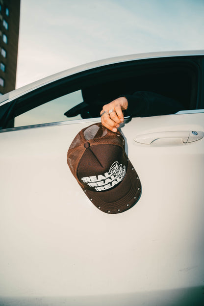 Trucker Hat "Raíz Sagrada" Café Oscuro